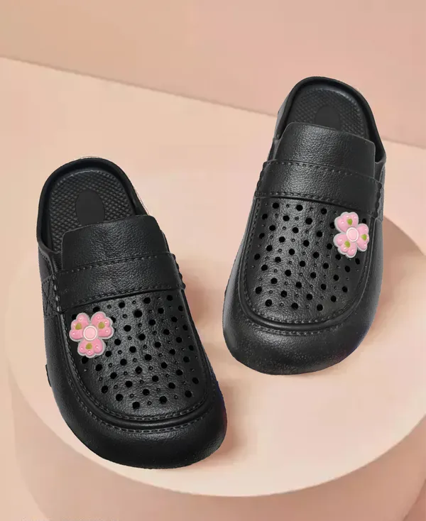 Black_Slip-On_Clog_Sandals_For_Women