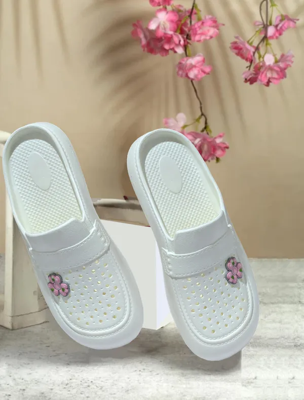 White_Slip-On_Clog_Sandals_For_Women