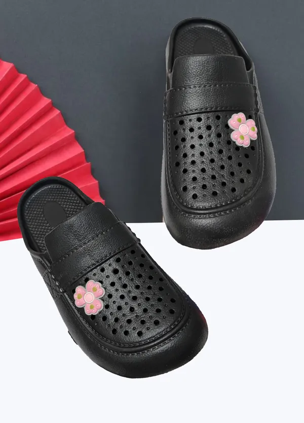 Black_Slip-On_Clog_Sandals_For_Women