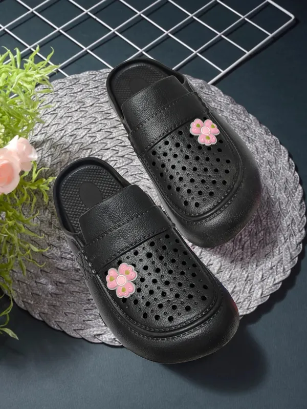 Black_Slip-On_Clog_Sandals_For_Women