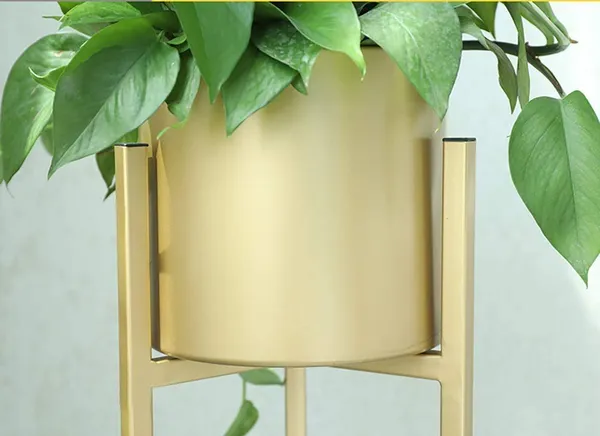 Metal_Plant_Stand