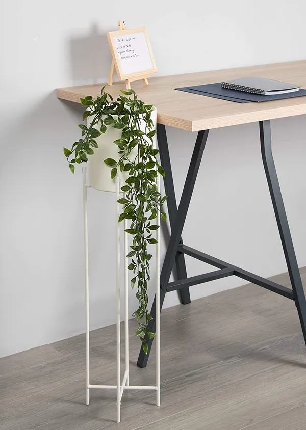 Planter_With_Metal_Stand