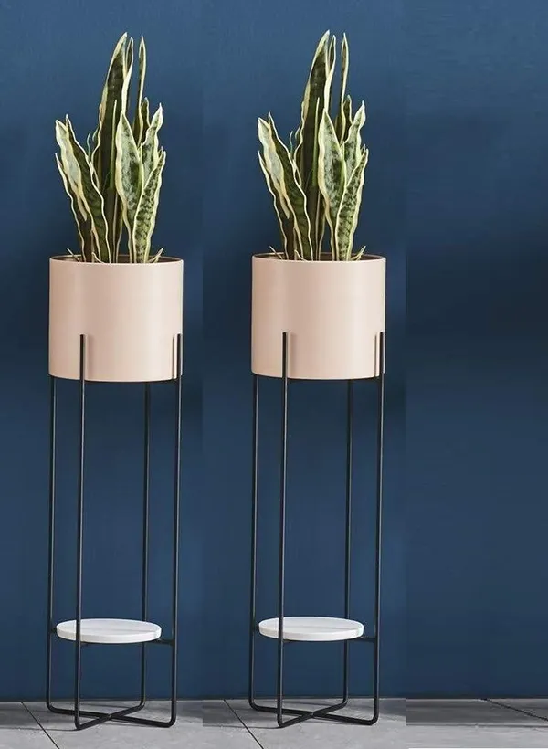 Wrought_Iron_Planter_Stand_With_Flower_Pot