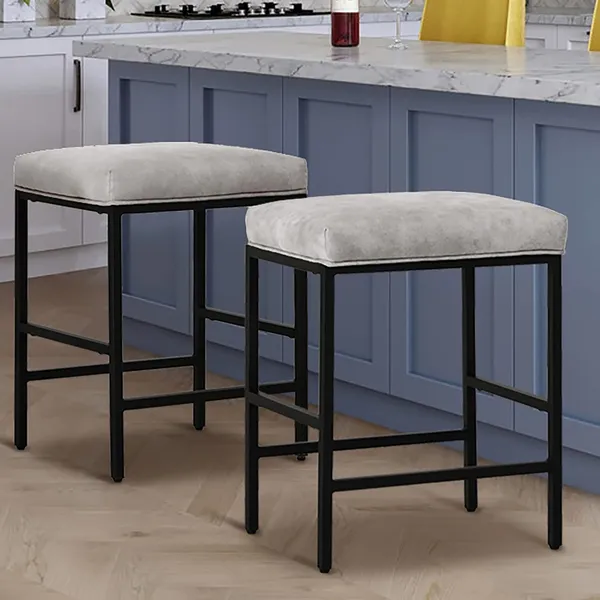 Bar_Stool_With_Leather_Cushion_And_Metal_Frame