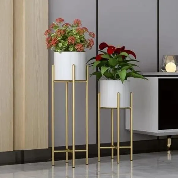 Metal_Planter_Stand_With_Pot