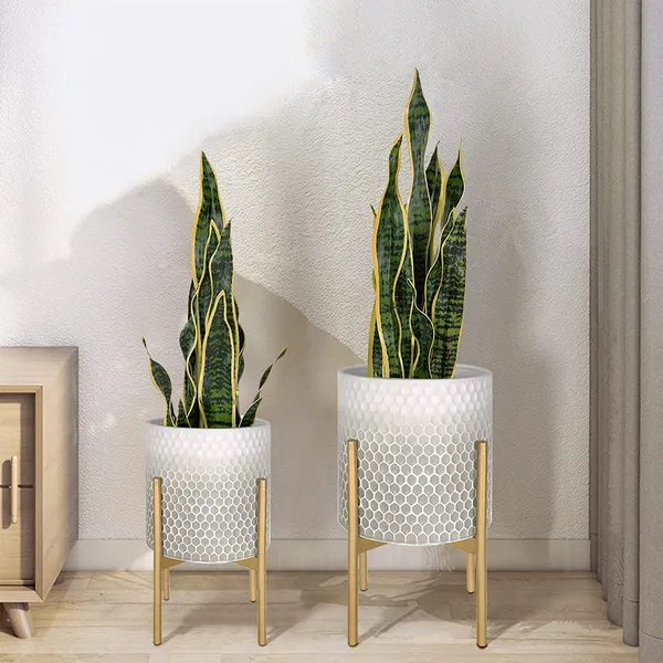 Metal_Planter_With_Stand