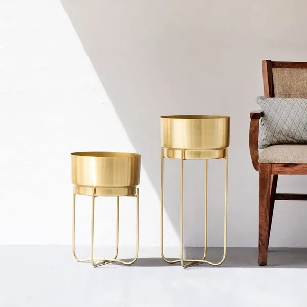 Metal_Planter_Stand_With_Pot