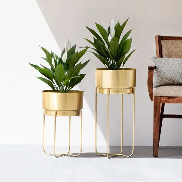 Metal_Planter_Stand_With_Pot