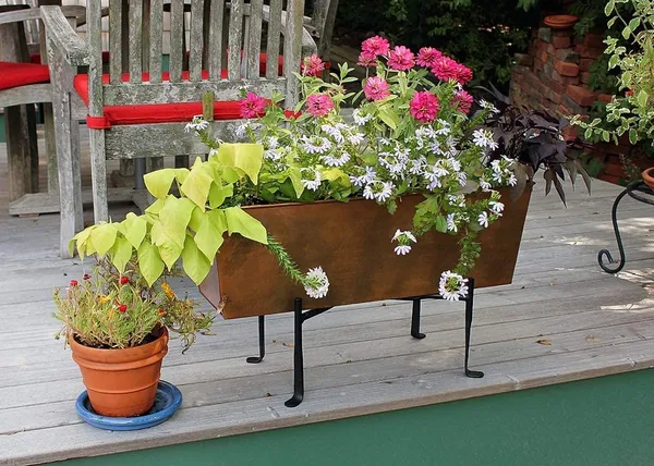Flower_Window_Box_With_Bracket