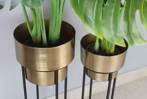Metal_Floor_Plant_Stand