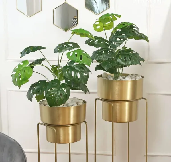 Metal_Plant_Stand_With_Planter_Pot