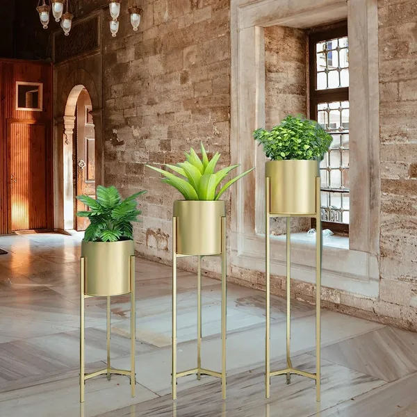 Metal_Plant_Stand_With_Planter_Pots