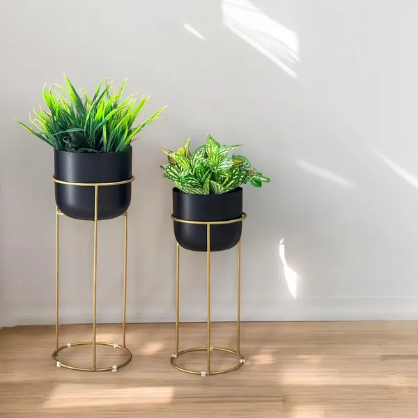 Metal_Planter_With_Stand