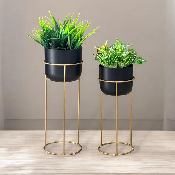 Metal_Planter_With_Stand