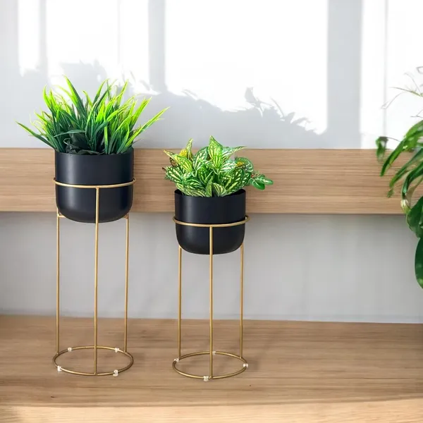 Metal_Planter_With_Stand