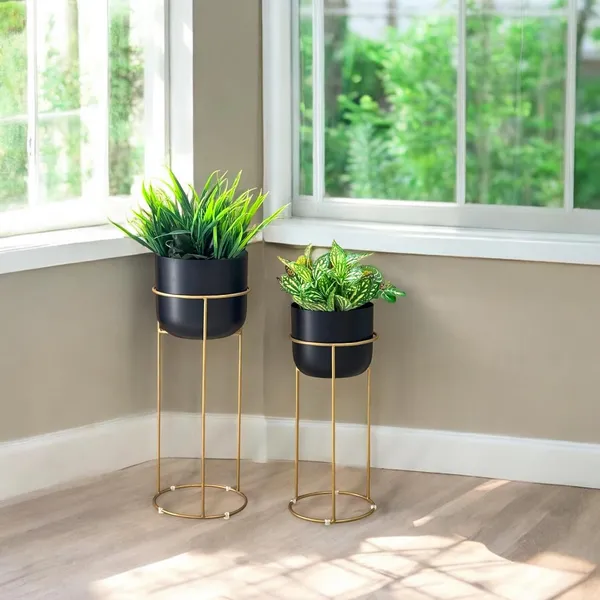 Metal_Planter_With_Stand