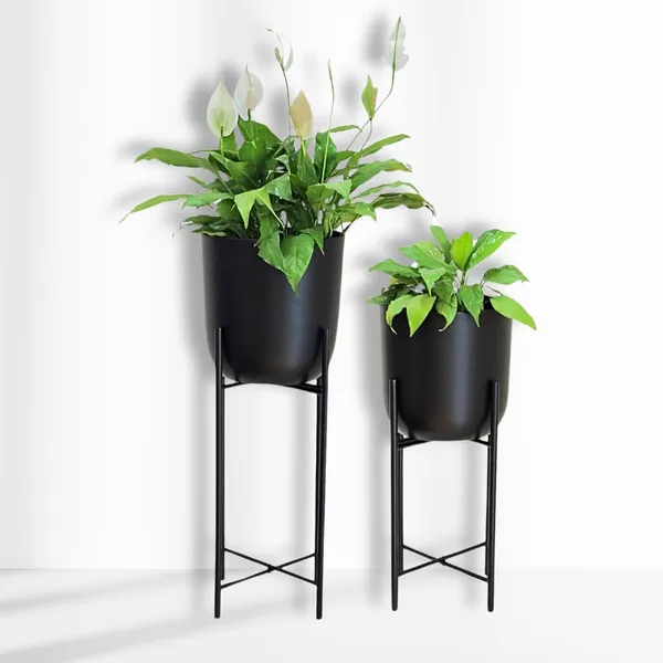 Metal_Planter_With_Stand