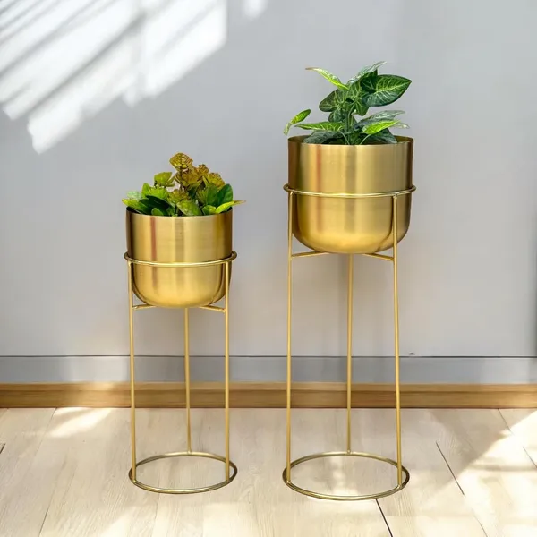 Metal_Planter_With_Stand