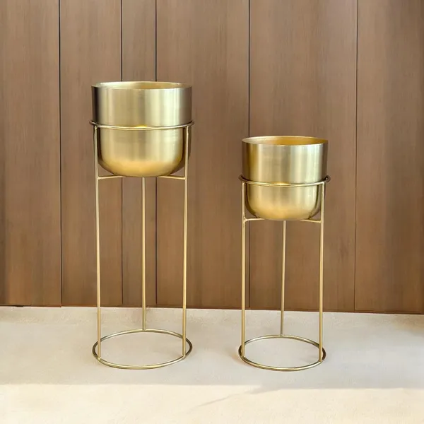 Metal_Planter_With_Stand