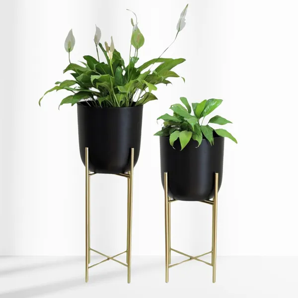 Metal_Planter_With_Stand
