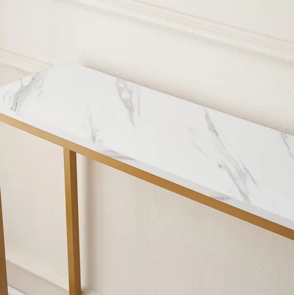 Console_Table_With_Golden_Frame