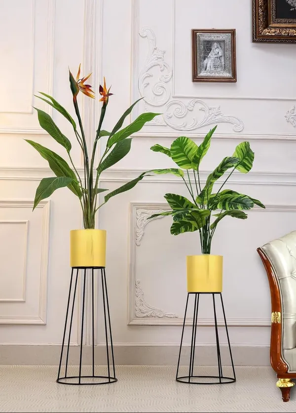 Metal_Planter_With_Stand
