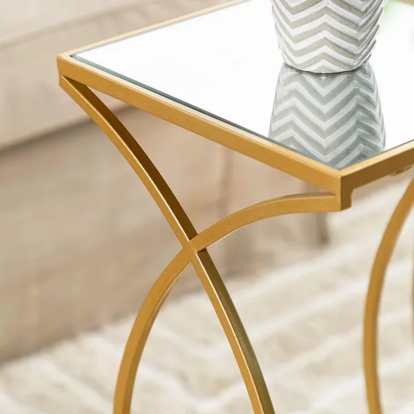 Nesting_Side_Tables_Set_With_Metal_Frame_And_Glass_Top