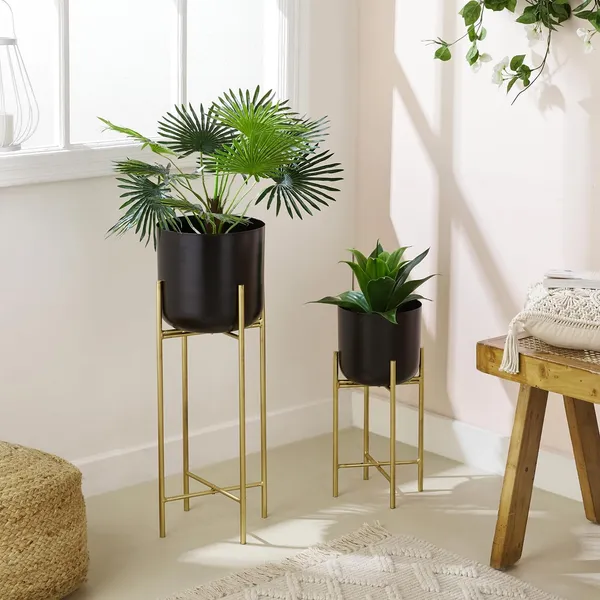 Metal_Plant_Stand_With_Pot