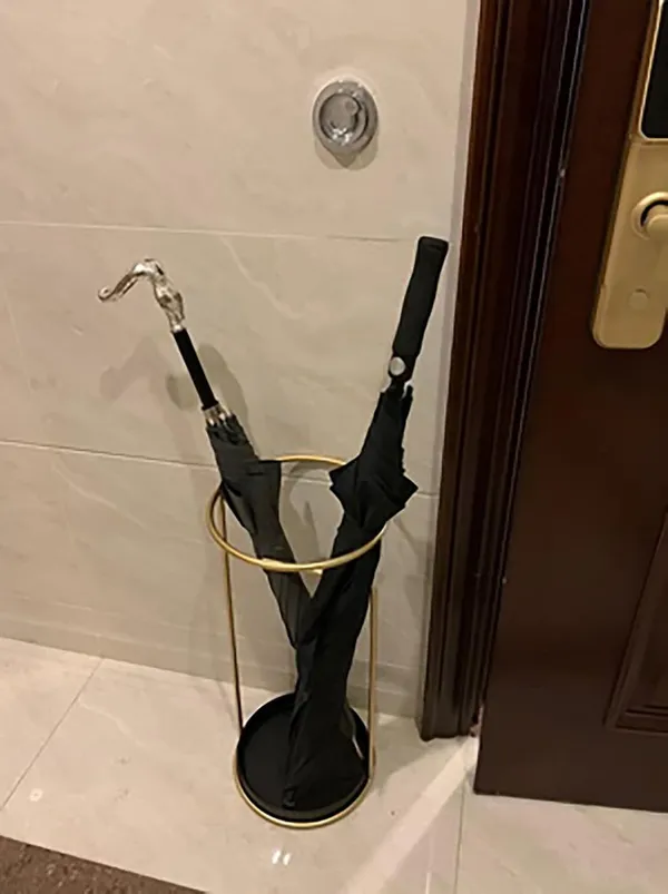 Metal_Umbrella_Stand_With_Drip_Tray