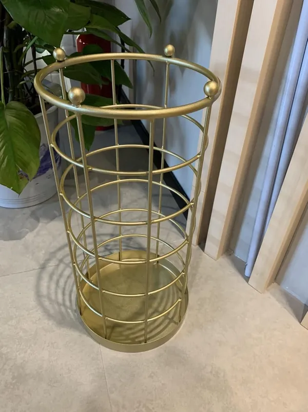 Round_Metal_Umbrella_Stand_With_Drip_Tray