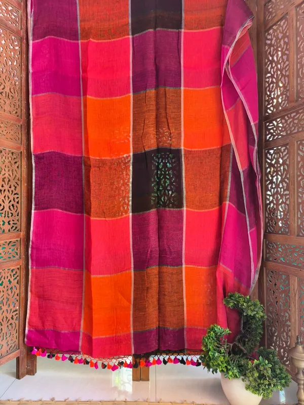 Colouring_Check_linen_Saree