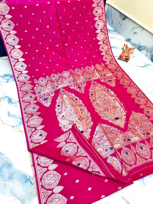 Pink_Traditional_Print_Saree_for_Women