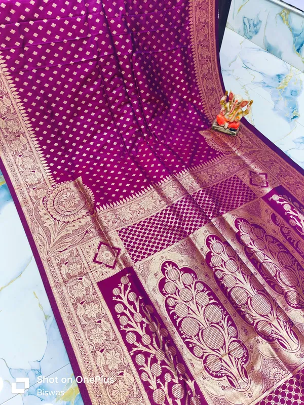 GLOSSY_SIDE_IKKAT_WORK_THE_VERY_TRADITIONAL_BUTTA