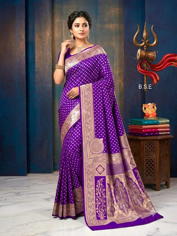 GLOSSY_SIDE_IKKAT_WORK_THE_VERY_TRADITIONAL_BUTTA