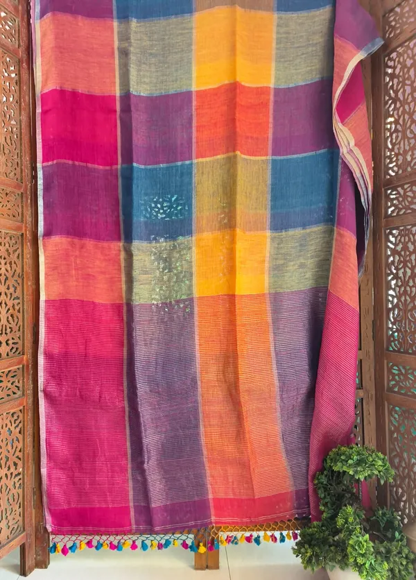 Colouring_Check_linen_Saree