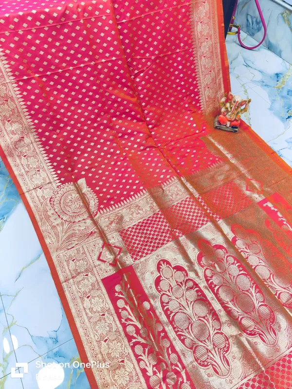 GLOSSY_SIDE_IKKAT_WORK_THE_VERY_TRADITIONAL_BUTTA