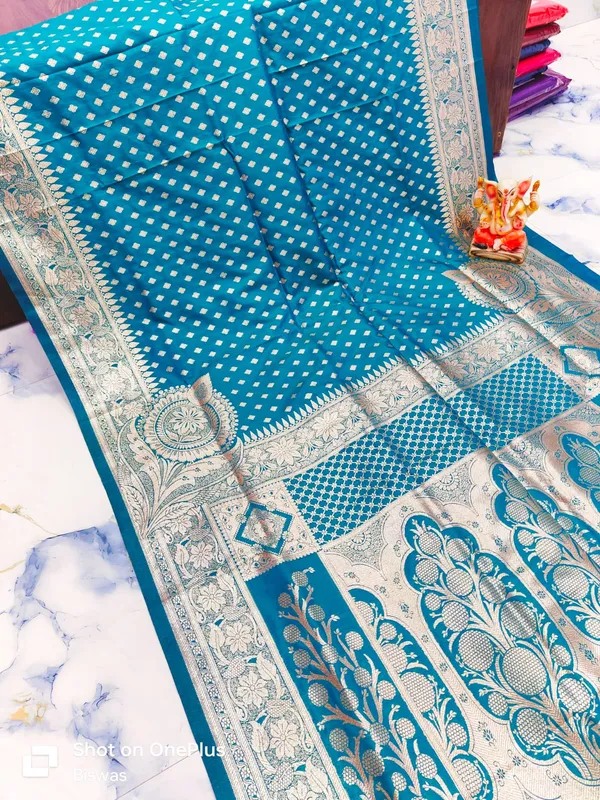 GLOSSY_SIDE_IKKAT_WORK_THE_VERY_TRADITIONAL_BUTTA