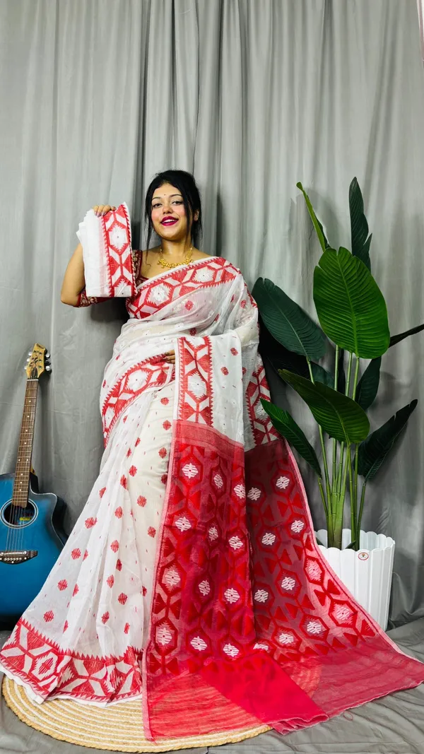 Charulota_Soft_Dhakai_Jamdani_Saree_With_Blouse_Piece