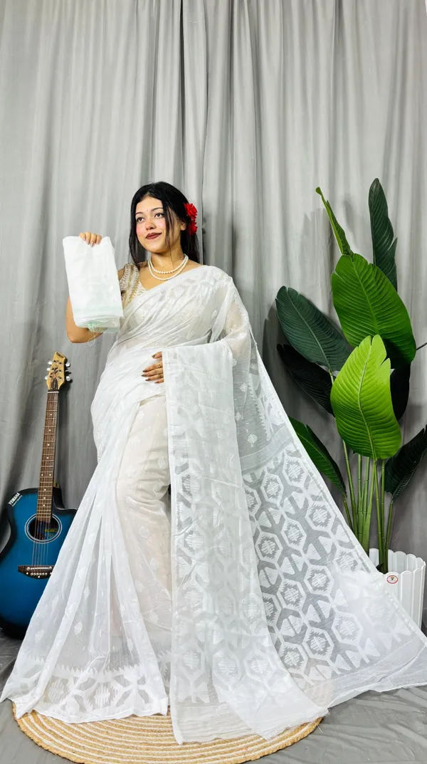Charulota_Soft_Dhakai_Jamdani_Saree_With_Blouse_Piece