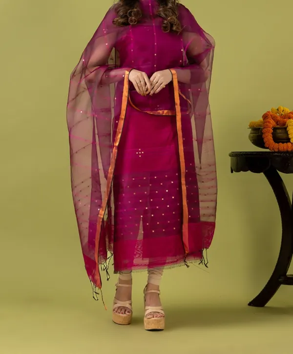 Exclusive_Cotton_Kurti_And_Muslin_Dupatta_Set