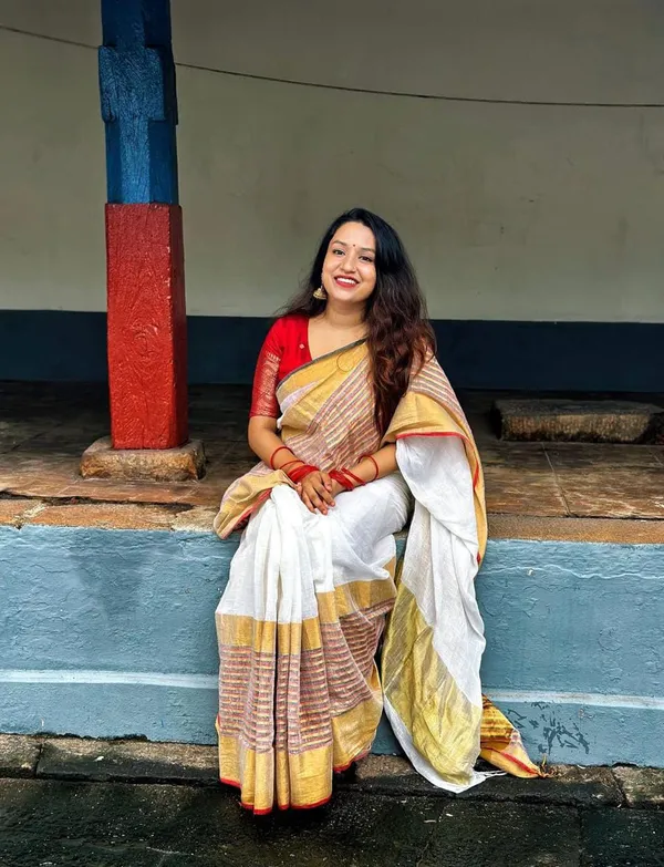 Linen_Saree_With_Copper_Zari_Border_And_Blouse_Piece