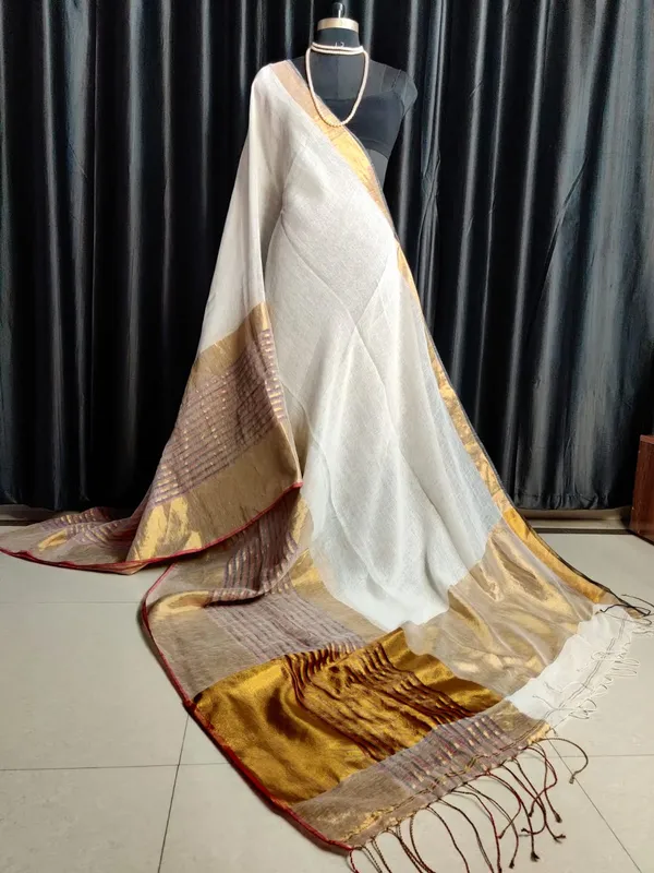 Linen_Saree_With_Copper_Zari_Border_And_Blouse_Piece