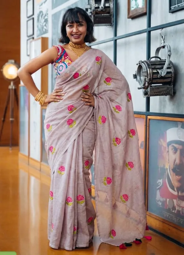 Mull_Cotton_Embroidery_Saree_Without_Blouse_Piece_Quality_Premium_Thin