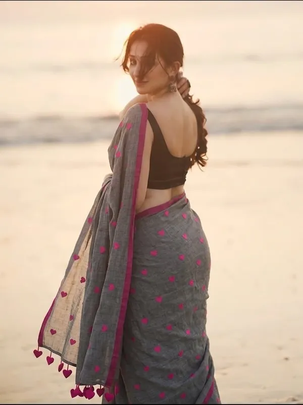 Mul_Cotton_Love_Embroidery_Saree_Without_Blouse_Piece