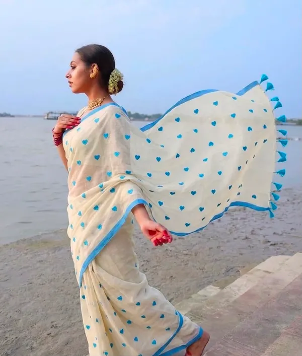 Mul_Cotton_Love_Embroidery_Saree_Without_Blouse_Piece