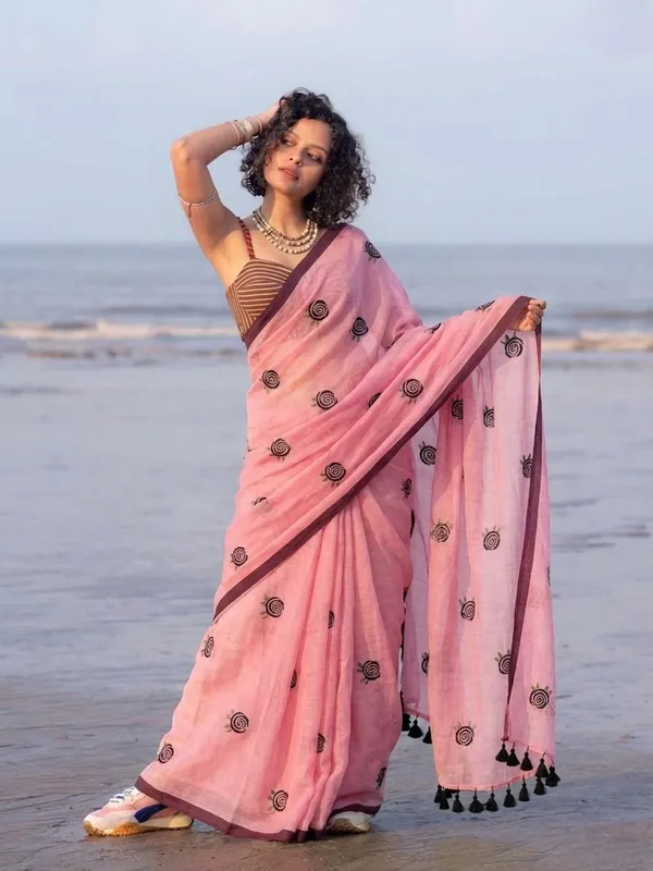 Mull_Cotton_Embroidery_Saree