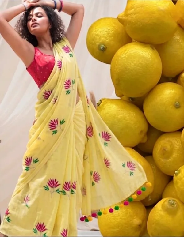 Mul_Cotton_Lotus_Embroidery_Saree_With_Chain_Sequence_Guard_Line_Without_Blouse_Piece