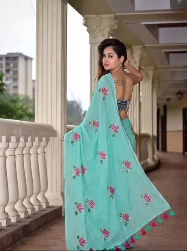 Mul_Cotton_Lotus_Embroidery_Saree_With_Chain_Sequence_Guard_Line_Without_Blouse_Piece