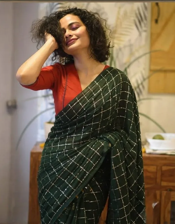 Mull_Cotton_Saree_Without_Blouse_Piece_Quality_Premium_Thin