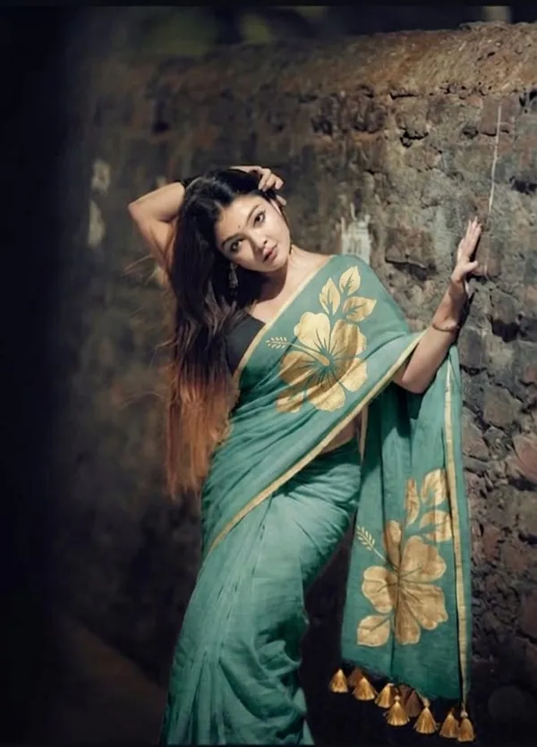 Mull_Cotton_Doll_Embroidery_Saree_Without_Blouse_Piece_Quality_Premium_Thin